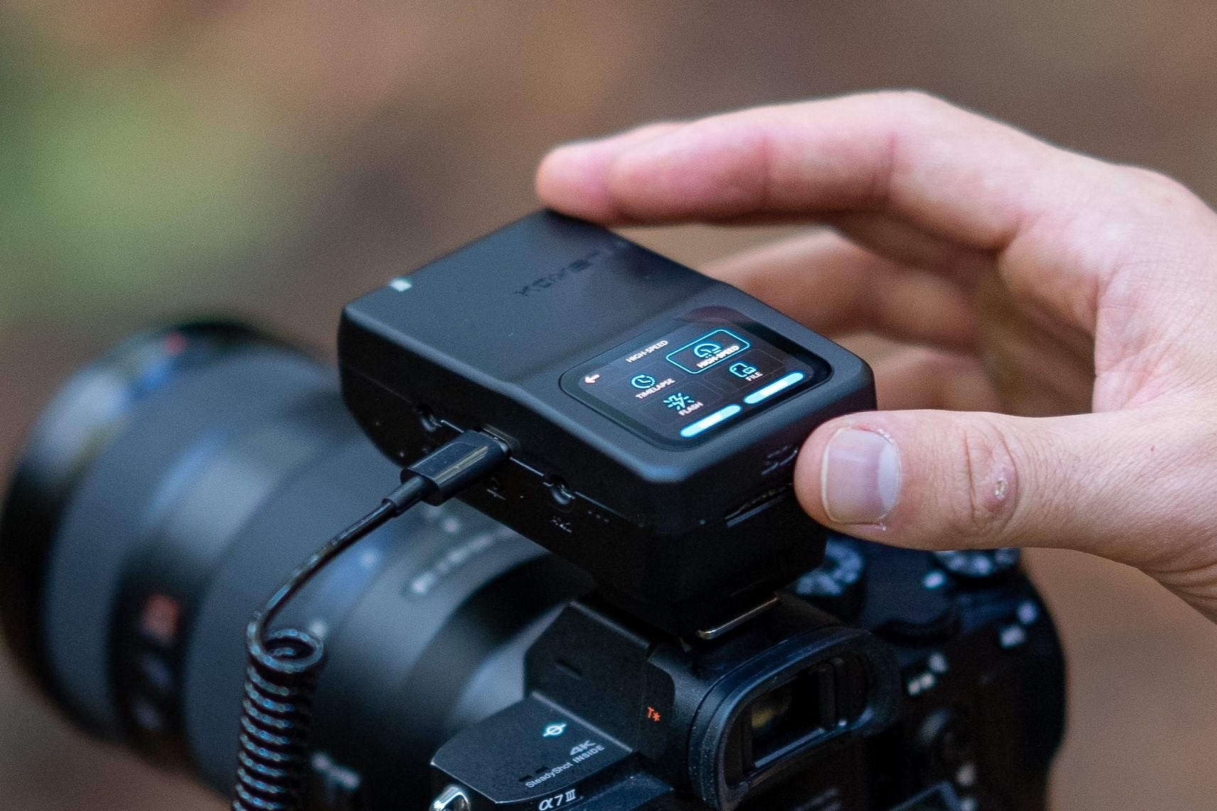 LUMIONIX KOMET: A smart trigger for DSLR and Mirrorless camera | Hooked ...